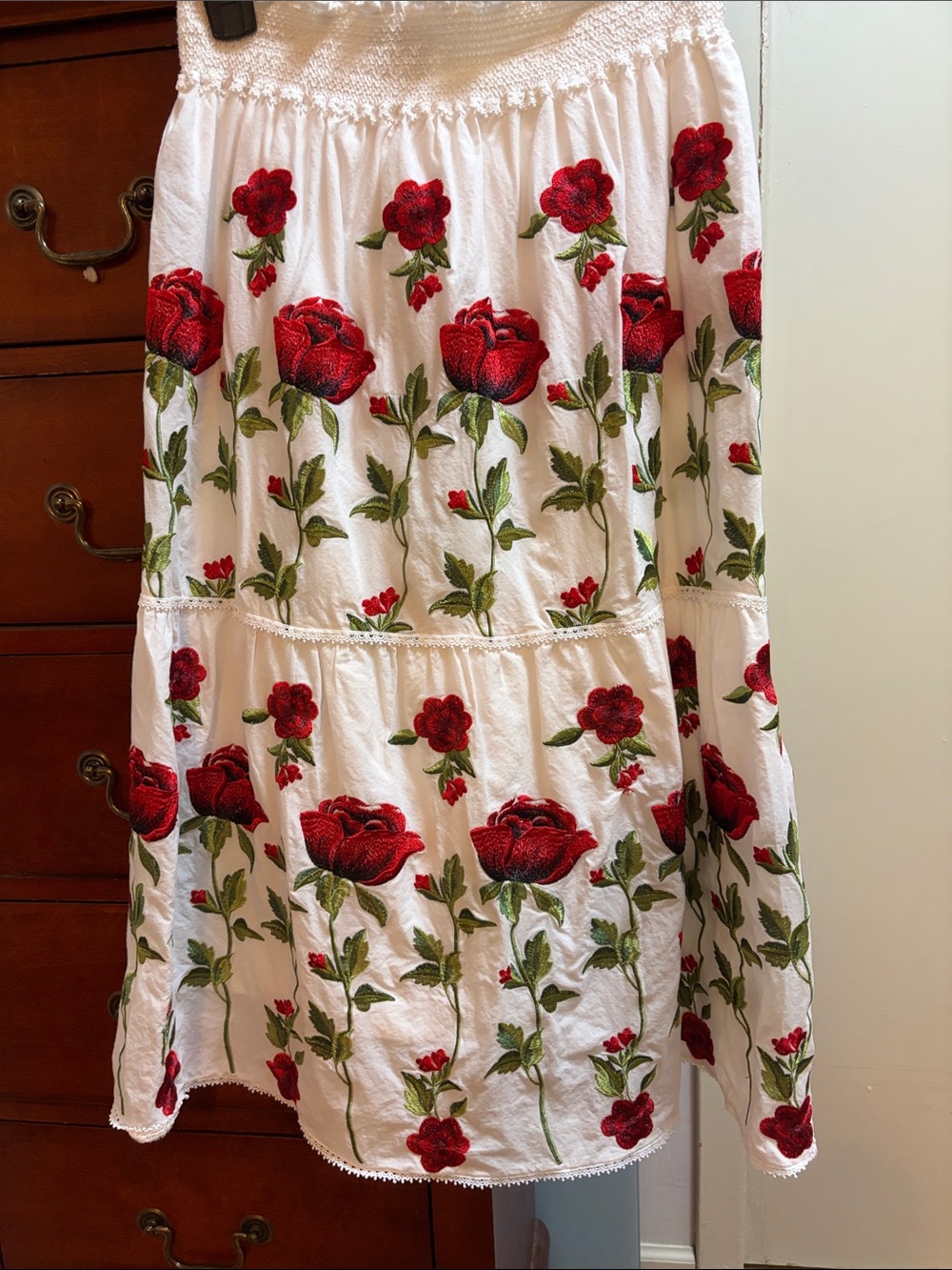ANTONIO MELANI White Midi Skirt with Red Rose Embroidery